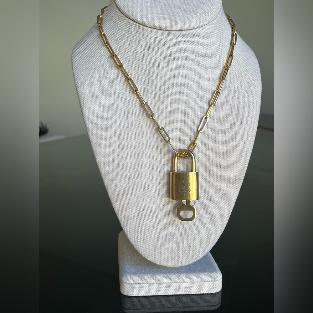 Louis Vuitton Lock & Key #320 16” Unbranded GF Necklace - Picture 3 of 14